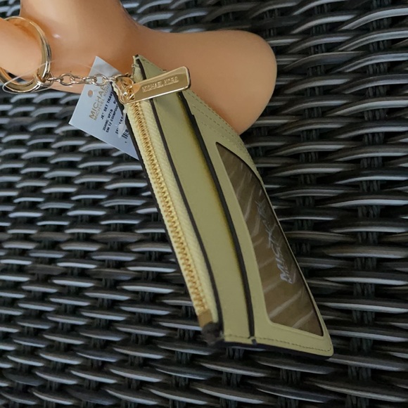 Michael Kors Small TZ Coinpouch with ID - Picture 12 of 16